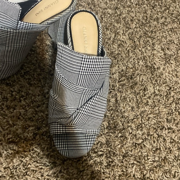 houndstooth Gianni Bini slip on mules/heels - Picture 3 of 4